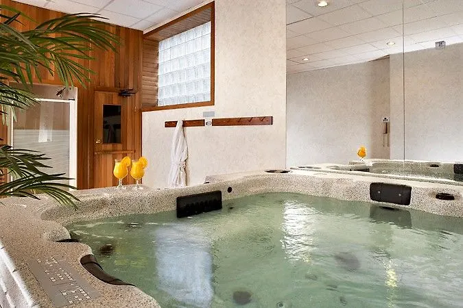 Four Points By Sheraton Toronto Lakeshore 3*,