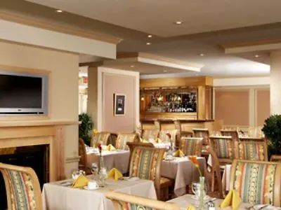 Four Points By Sheraton Toronto Lakeshore Hotel